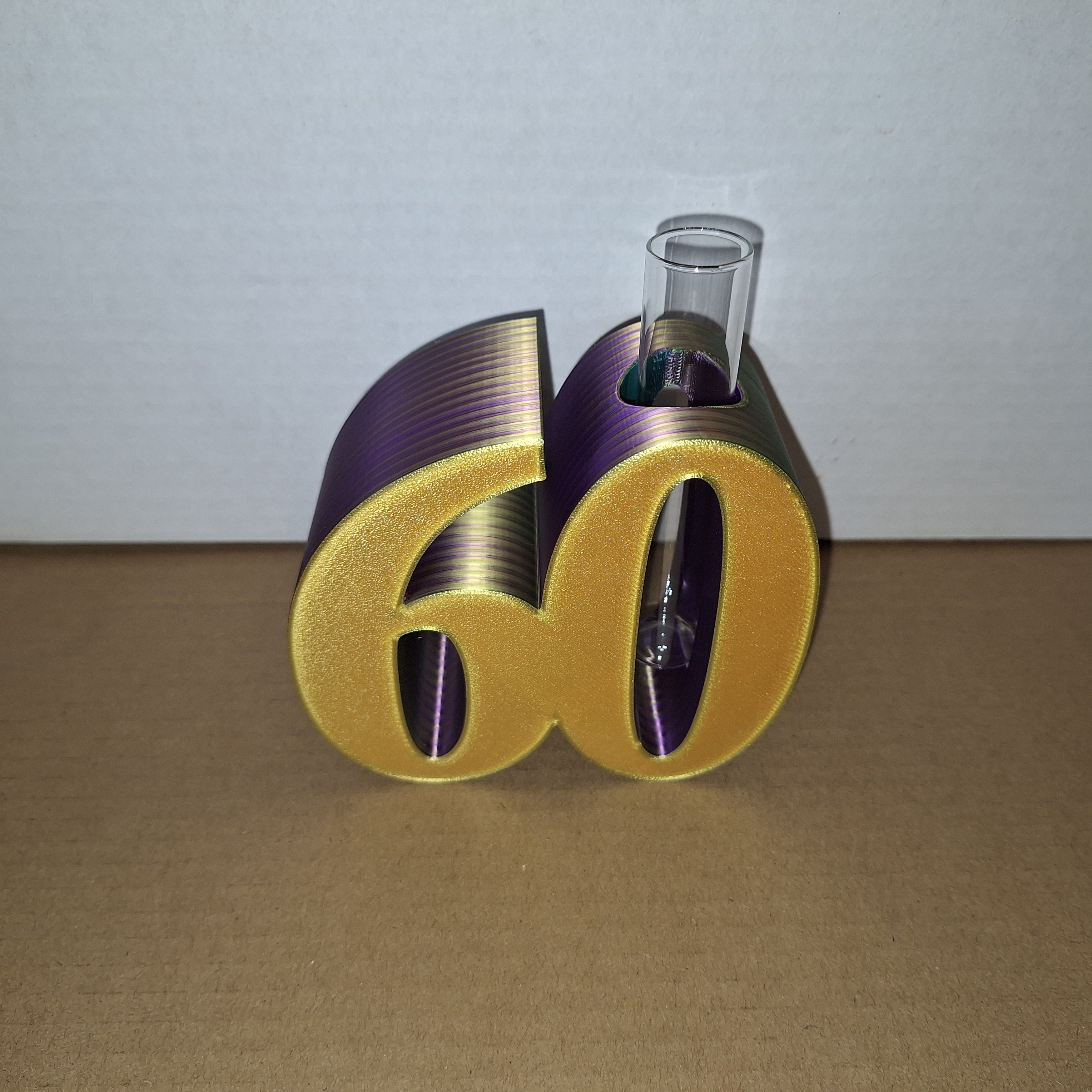 Zahlen mit Reagenzglas – Deko-Zahl personalisierbar