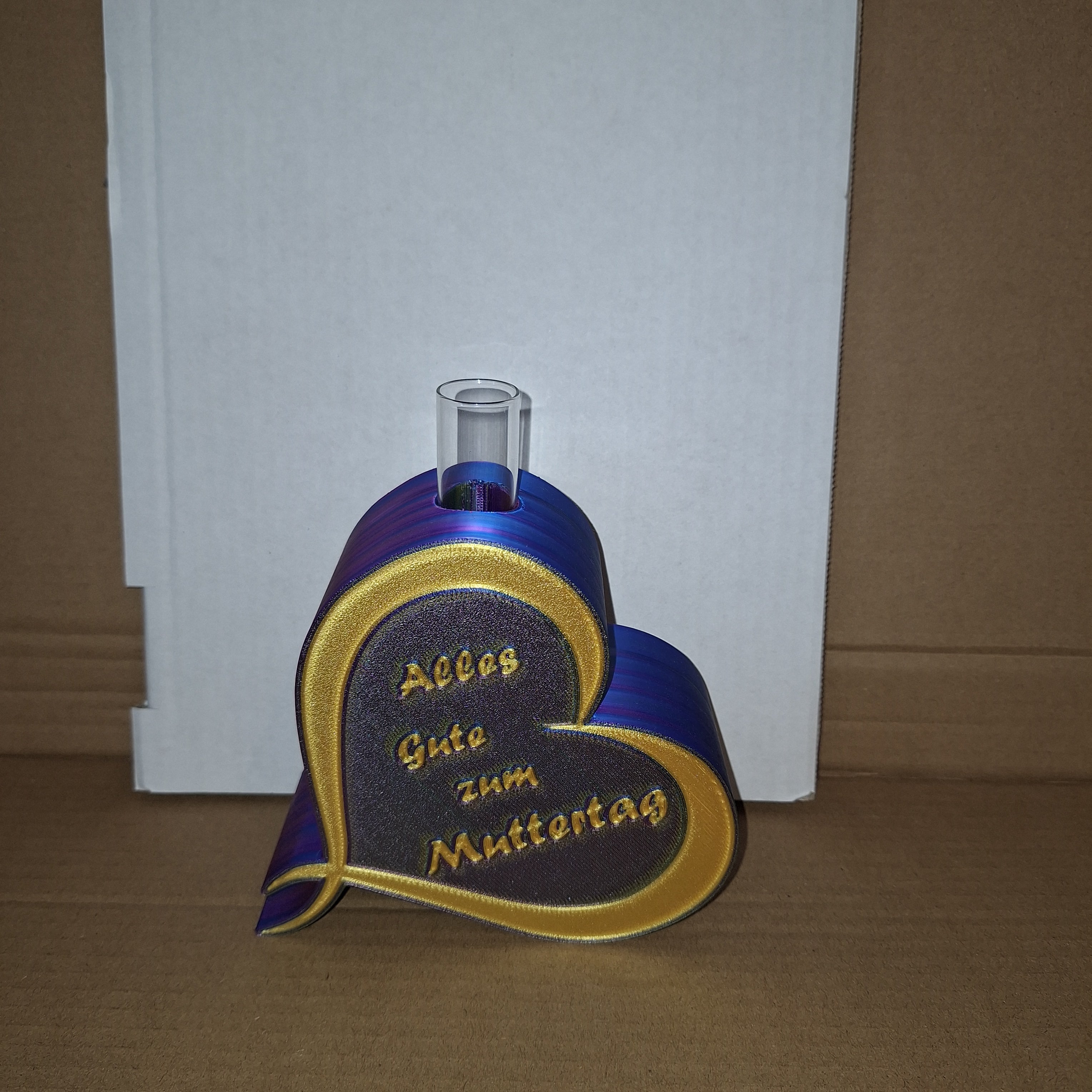 Muttertagsherz mit Reagenzglas