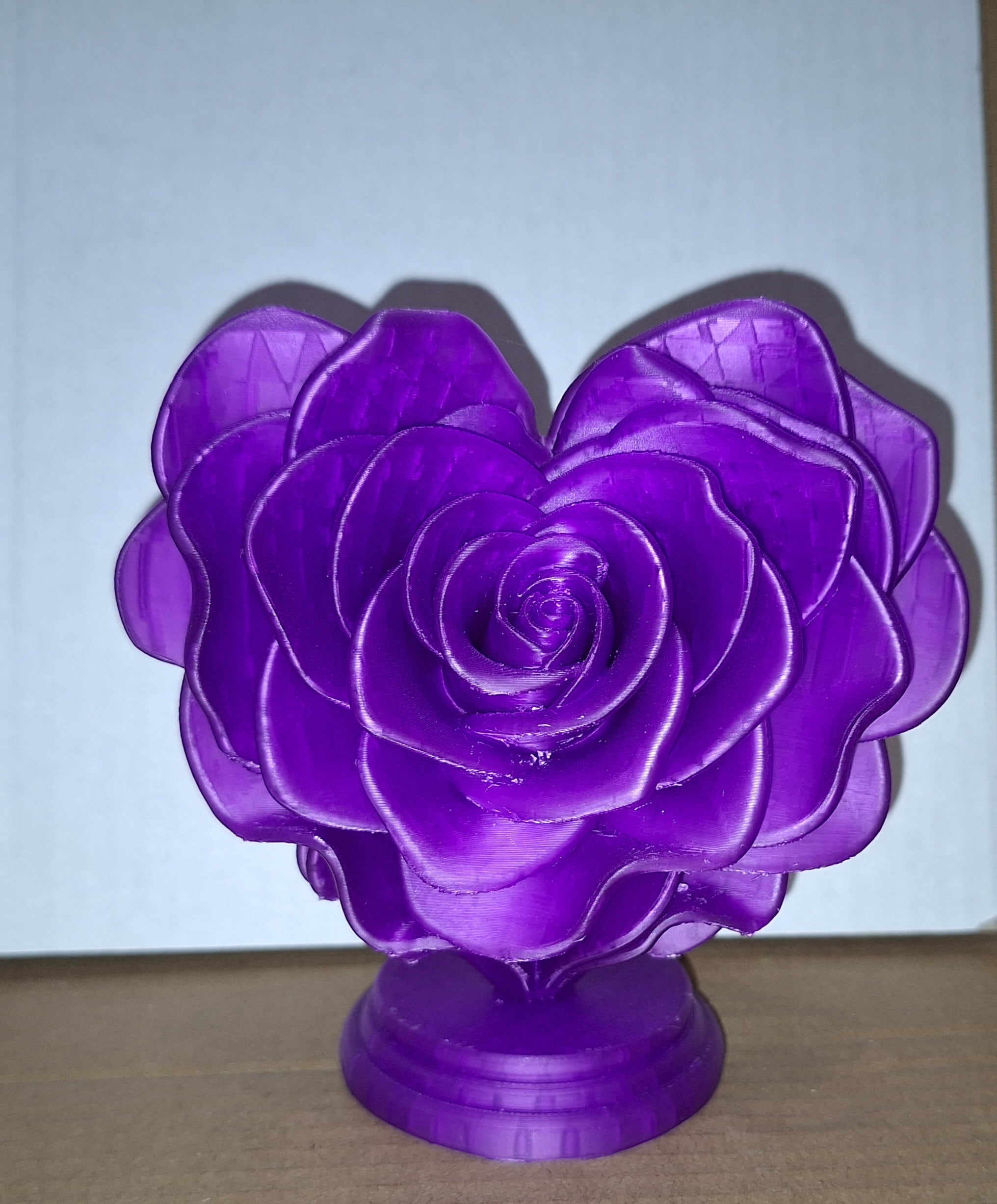 Rose auf Sockel – Deko-Rose als Tischdeko