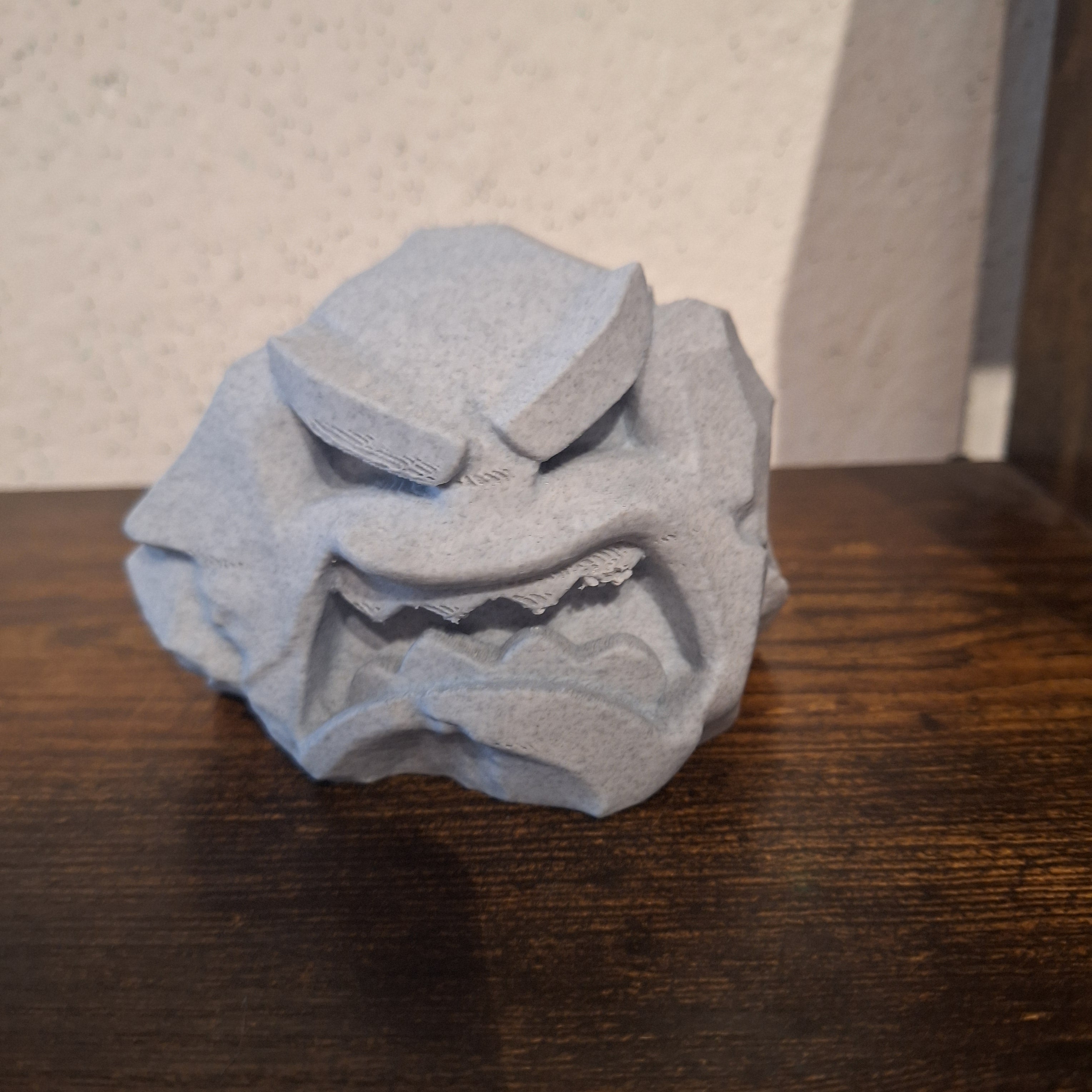 Traurig und grimmige steine