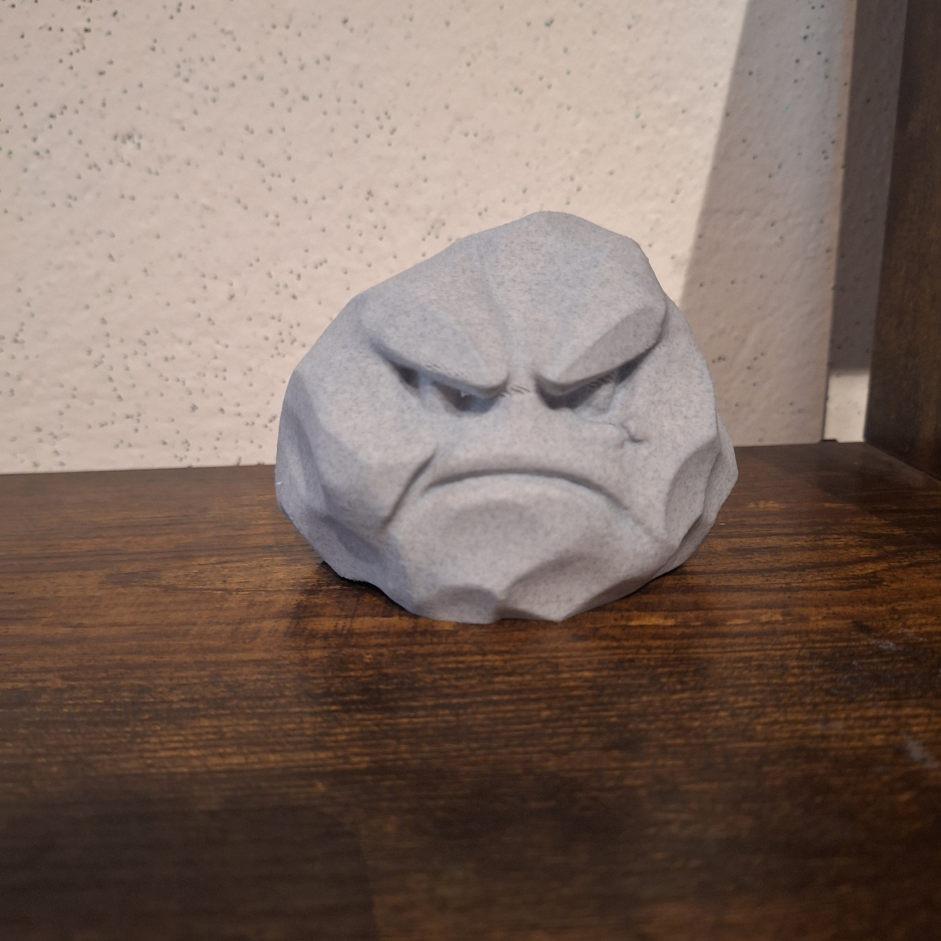 Traurig und grimmige steine