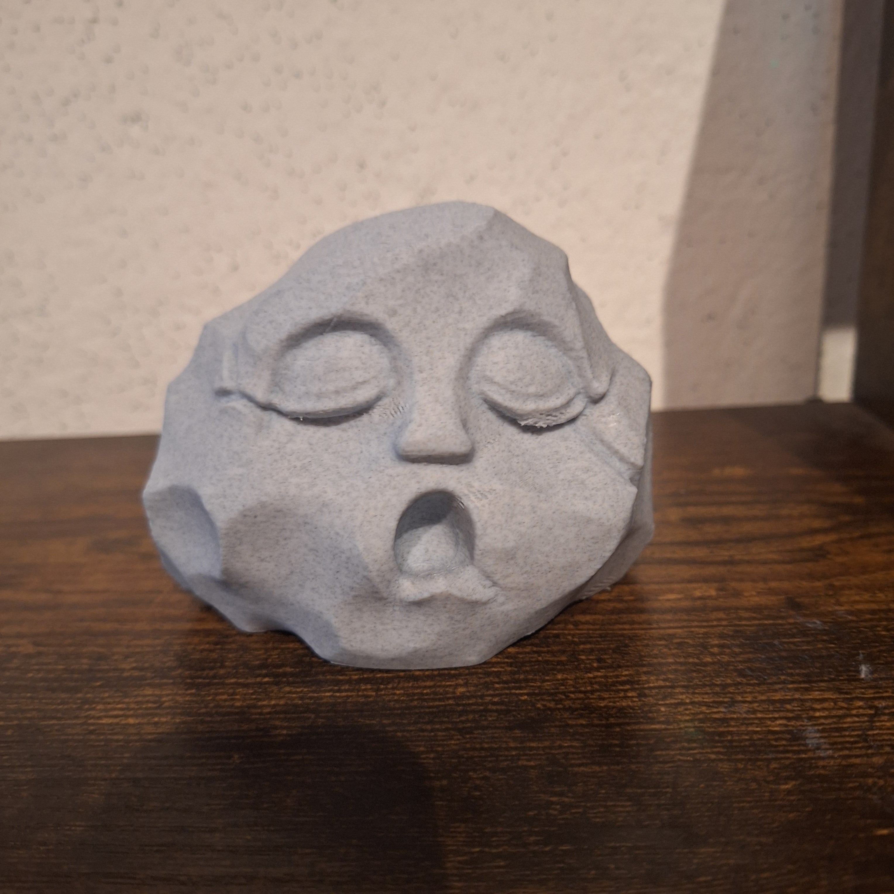 Traurig und grimmige steine